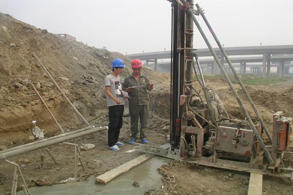 Ultra-high pressure rotary jet grouting pile and micro-disturbance rotary jet grouting pile