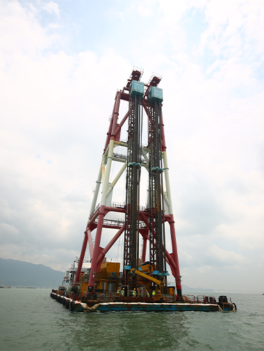 The floating DCM(mixing pile) engineering ship is equipped with 2 DCM drilling RIGS