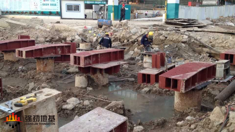 Deep foundation pit supporting technology