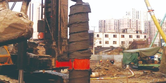 Installation and emplacement of pile machine before the construction of press-poured pile