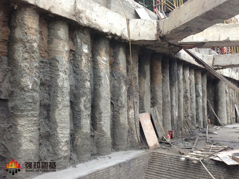 Undisturbed concrete grouting pile