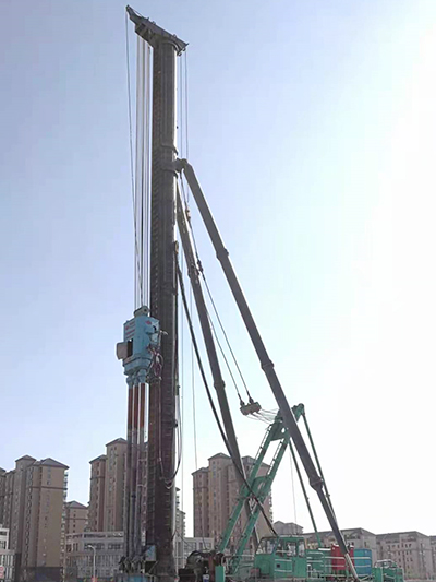 Multi - axis continuous wall pile drilling machine